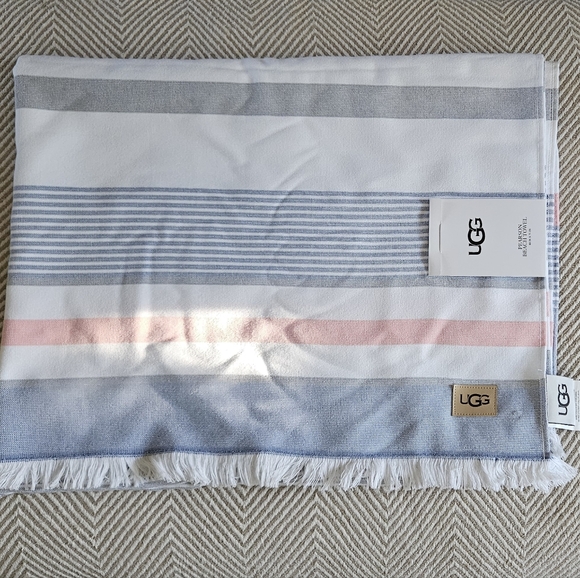UGG Pearson Beach Towel - Picture 1 of 5